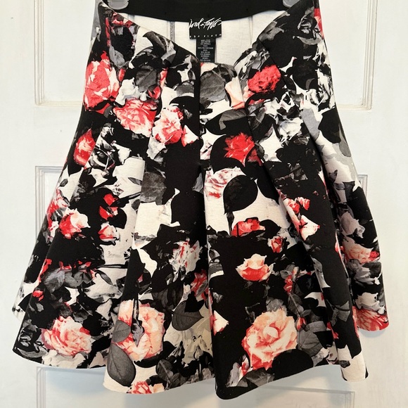 Lord & Taylor Women’s Medium Multicolor Beautiful Floral Foam Pleated Skirt EUC - Picture 6 of 6